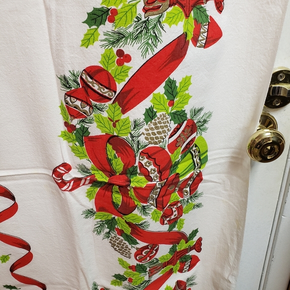 Vintage Holiday-themed tablecloth - Picture 5 of 5